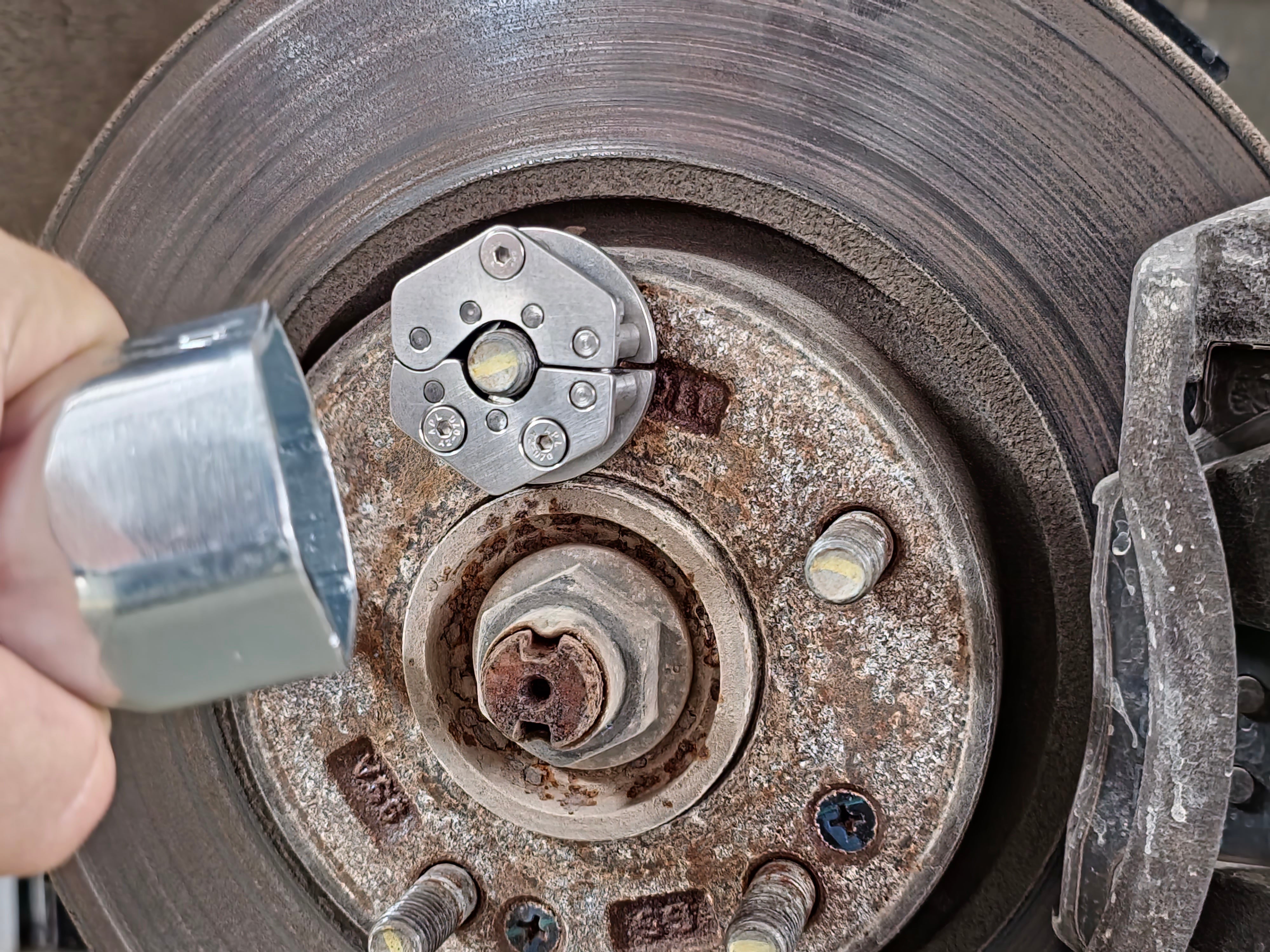 Repair  threads on  Wheel Studs within seconds